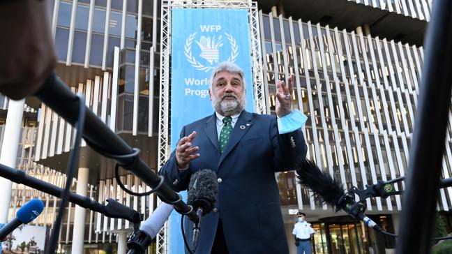 Vice-directeur Amir Mahmoud Abdulla voor het hoofdkantoor van het Wereldvoedselprogramma (WFP) in Rome.  We zijn erg trots met deze erkenning door het Nobelprijscomité. Deze Nobelprijs voor de Vrede toont aan dat onze inspanningen tegen de honger belangrijk zijn en bijdragen aan vrede in de gebieden in conflict.