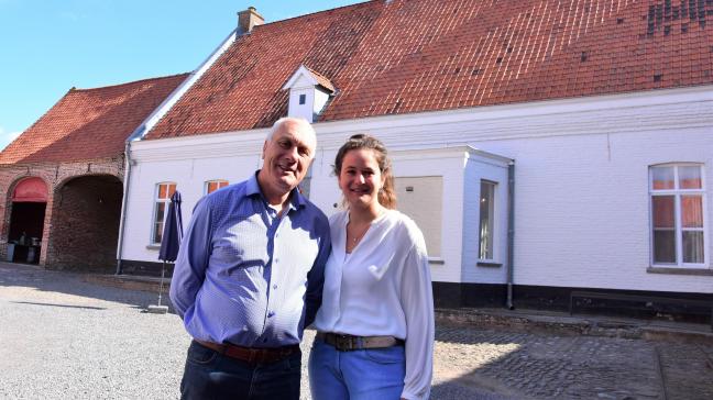 Wie in de landbouwverbreding aan hoevetoerisme doet, zoals Hoeve Ten Rooden Duifhuize in Sint-Denijs heeft een vergunning voor ‘verblijfsrecratie’ nodig. Voor een hoevewinkel of hoeveslagerij past deze activiteit binnen de functie ‘land- en tuinbouw in de ruime zin’.