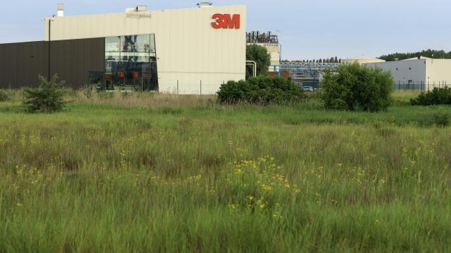 Er is grote discussie over de referentiewaarden die worden gebruikt bij PFOS-metingen in de buurt van de 3M-site in Zwijndrecht.