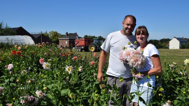 Pauline kan altijd rekenen op haar man, Jean-Christophe, om haar te helpen met de zorg voor haar bloemen.