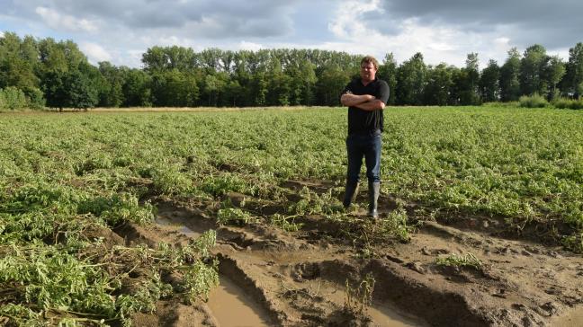 Akkerbouwers An en Geert zagen hun aardappelen dag na dag verder verzuipen in het water, en een deel van hun inkomen in rook opgaan.