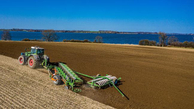 Amazone komt met de Tyrok 400 ploeg voor grootvermogentractoren.