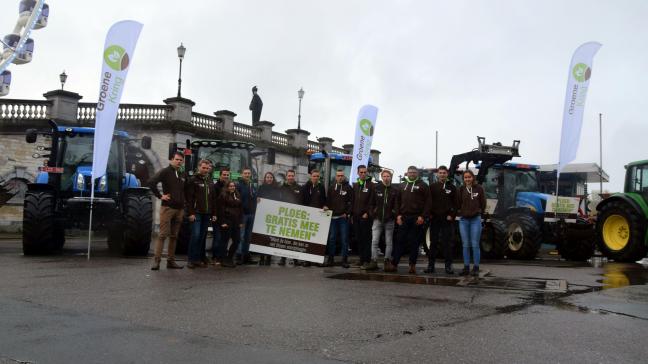 Bijna 300 leden van de Groene Kring vroegen op 63 locaties in Vlaanderen om aandacht voor de situatie van jonge boeren.