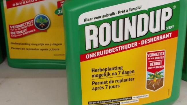 Boeren behouden zoveel mogelijk toegang tot Roundup , zegt Bayer-woordvoerder Jan Cees Bron.