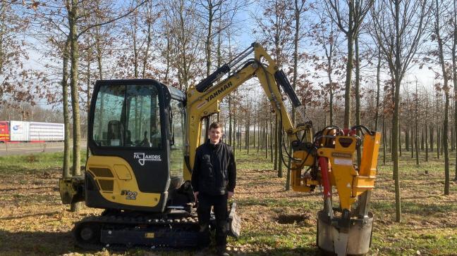 Een leerling van het VTI mocht 2 weken meedraaien met het dagelijkse beroepsleven van het bedrijf waarbij hij stage liep, zoals hier tijdens het bomen rooien.