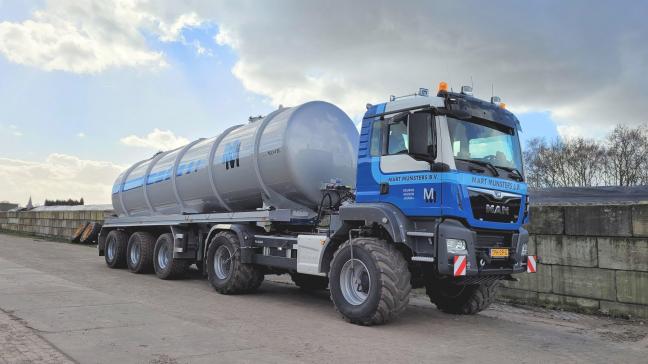 De Agro Tanktrailer kan ook prima rijden op het veld.