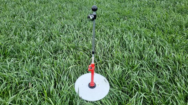 Om input te leveren voor het model worden wekelijks grashoogtemetingen en analyses op vers gras uitgevoerd op 15 praktijkpercelen.