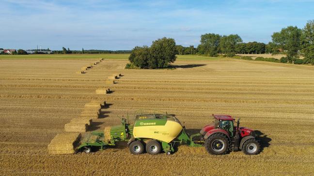 Krone kan dankzij gps-technologie op zijn BaleCollect-balenverzamelwagen de balen op een lijn in het veld afleggen.