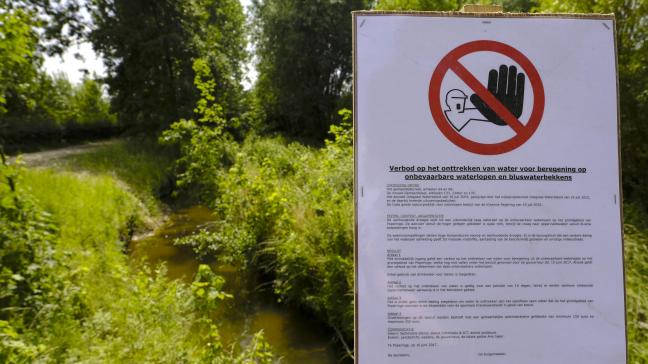 In veel Vlaamse provincies zijn er extra droogtemaatregelen genomen, bijvoorbeeld door een onttrekkingsverbod voor oppervlaktewater.
