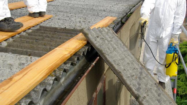 Eind juni werd al 26.000 ton asbestcement opgehaald op 339 bedrijven.