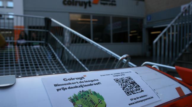 Via de QR-code krijg je een link naar artikels van Tchak en Apache die de kwestie van landroof door Colruyt behandelen.