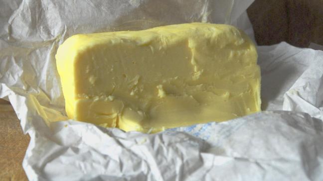 De boterprijs kreeg een dreun op de GDT-veiling en noteert nu ongeveer 5.000 euro/ton. Het Europese product lijkt voorlopig weinig onder de indruk, de prijs bedroeg 7.203 euro/ton.
