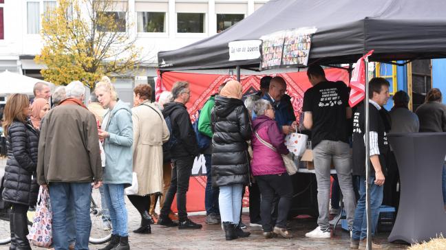 De consumenten kregen, naast extra uitleg over de uitdagingen voor de boeren vandaag, een zakje met streekproducten mee naar huis.