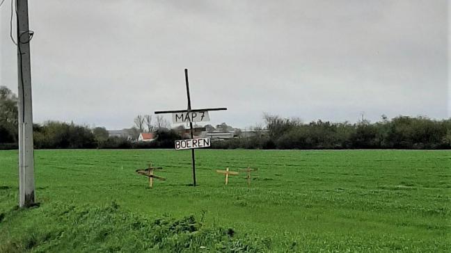 Een groep jonge boeren uit de Westhoek wil met boerenkerkhoven protesteren tegen het mestactieplan.