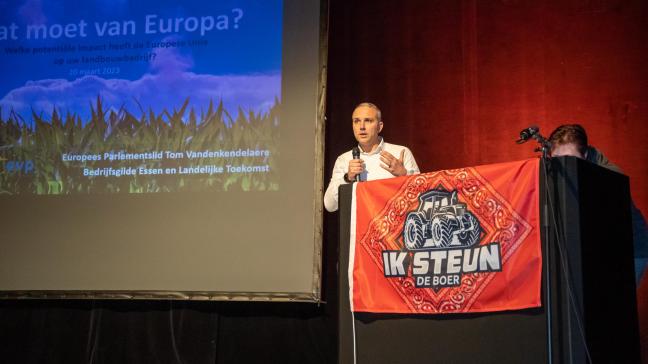 Tom Vandenkendelaere sprak de landbouwers toe en bracht zijn standpunten naar voor.