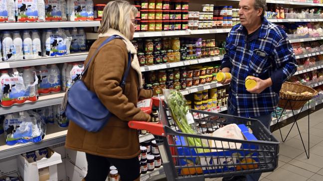Vooral voor groenten moeten consumenten meer betalen. Die kosten bijna een derde meer dan in maart vorig jaar.