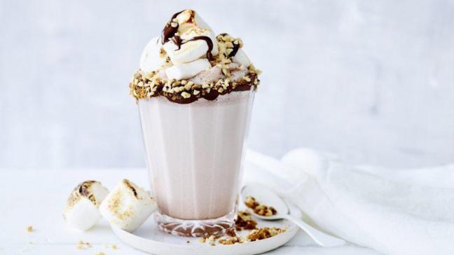 Belgische chocolademilkshake met geroosterde marshmallows_0