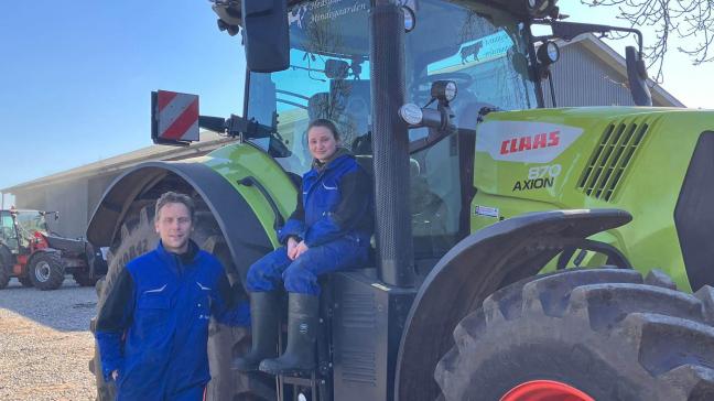 Britt en Jaron, 2 leerlingen van het LTI Oedelem, deden ervaring op in een melkveebedrijf in Denemarken.