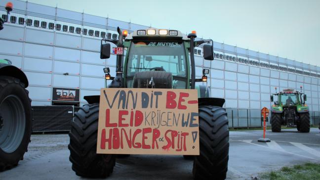 Boeren zijn wanhopig. Velen kiezen ervoor om op straat te komen met hun tractoren.