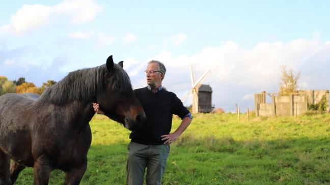 Bart met zijn Vlaams Kampioene Judy van 't Rietenhof bij de molen te Rullegem - Herzele.
