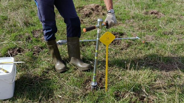 Onderzoekers stelden vast dat in de bovenste 30 cm van de bodem slechts 50 tot 60% van de totale organische C-voorraad van de bodem tot 1 m opgeslagen zit.