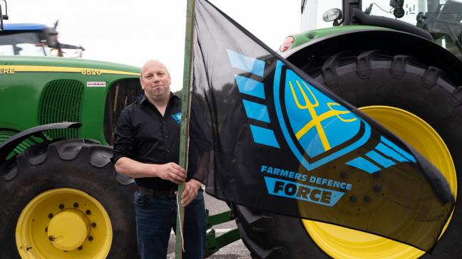 Bart Dickens (FDF): We willen een stuk grond van 6,5 ha vullen met tractoren. Er zal ook een podiumwagen komen waarop diverse sprekers een toespraak zullen houden.