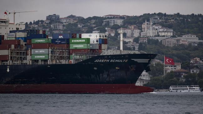 Containerschip Joseph Schulte (geen klassiek graanschip) gebruikte als eerste de nieuwe corridor van een haven in Oekraïne naar Turkije, als start van een nieuwe graancorridor.