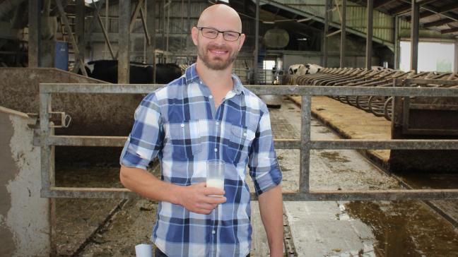 “We wisten wel dat we goed bezig zijn, maar het is belangrijk voor ons om dat nu ook eens met wetenschappelijk onderbouwde cijfers gestaafd te zien”, zegt melkveehouderNiels Keereman uit Oostkamp.