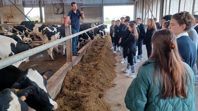Weten van waar je eten vandaan komt en welke zorg de teelt vraagt, versterkt de waardering en verbondenheid met voedsel.