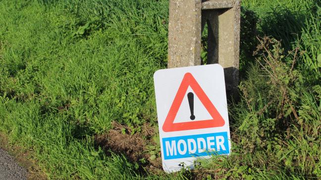 Wederzijdse alertheid is noodzakelijk, niet alleen van landbouwers, maar ook van alle andere weggebruikers, stelt parlementslid Sofie Mertens.
