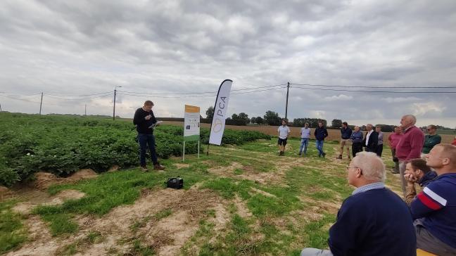 Elke landbouwer kreeg tijdens de proefveldbezoeken in Kruisem op 29 augustus de kans om zijn licht op te steken over het lopende onderzoek en over de verkregen resultaten.