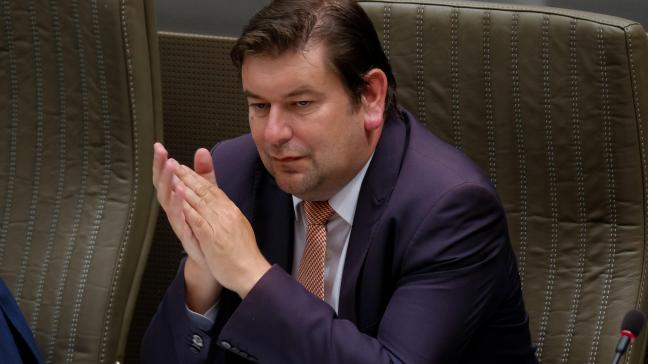 Volksvertegenwoordiger Bart Dochy (cd&v) gooide zijn bezorgdheid over de extra kosten voor landbouwersbij hetuitblijven van een decretale verlenging voor de voeten van de Vlaamse minister van Leefmilieu.