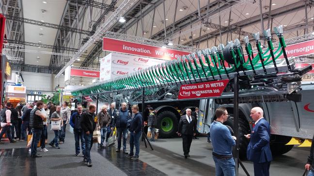 Agritechnica toonde dit jaar minder futuristische of brede machines, maar deze 30 m brede sleepslangboom is daar een uitzondering op.