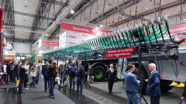 Agritechnica toonde dit jaar minder futuristische of brede machines, maar deze 30 m  brede sleepslangboom is daar een uitzondering op.