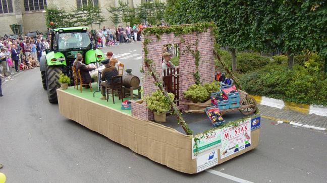 Zowel een tractor die is ingeschreven als landbouwvoertuig als een tractor die is ingeschreven als oldtimer kan gebruikt worden in een carnavalstoet.