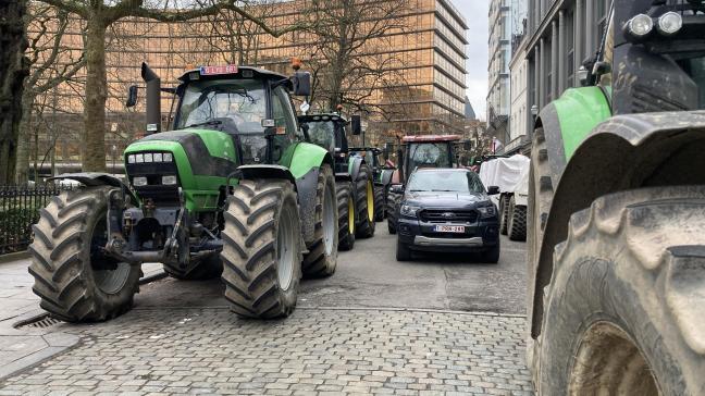 Al enkele dagen verzamelden tientallen tractoren zich in de binnenstad van Brussel voor de geplande betoging op donderdag 1 februari. Deze tractoren waren hier al sinds dinsdag.