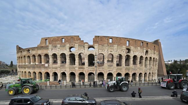 Italiaanse boeren manifesteerden symbolisch aan het colloseum.