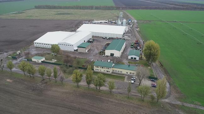 Op het akkerbouw- en loonwerkbedrijf Granex van de Vlamingen Tom Van Goey en Wim De Schutter in Tsjerkasy wordt zo’n 3.700 ha bewerkt. Ze hebben 80 mensen in dienst.
