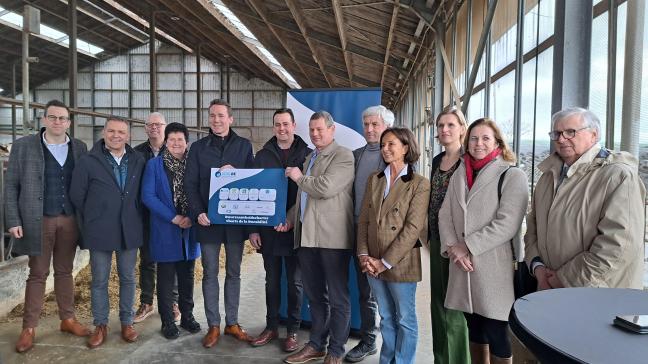 Het nieuwe Duurzaamheidscharter werd op 5 maart in Bree overhandigd aan Vlaams minister van Landbouw Jo Brouns.
