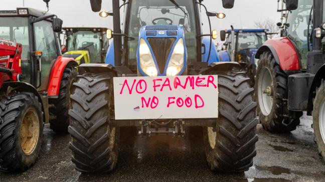 Tractor tijdens een boerenprotest op de Belgisch-Franse grens op 26 januari 2024. De Waalse overheid en landbouworgansaties hebben nu een akkoord bereikt over een 45-tal maatregelen die voor administratieve vereenvoudiging moeten zorgen.