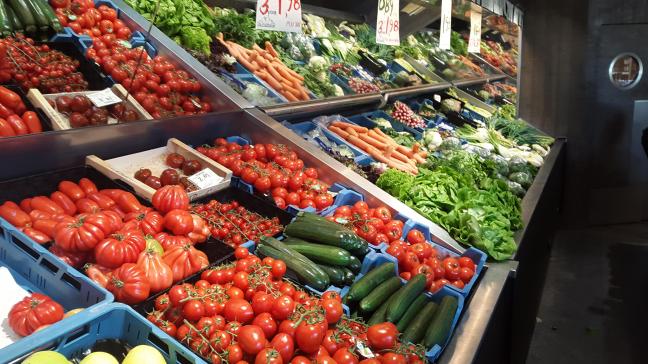 Een EU-ban op plastic verpakkingen zou volgens VLAM tot meer voedselverlies lijden. Sommige groenten en fruit blijven namelijk langer vers als ze verpakt zijn, of zijn te fragiel om in bulk te verkopen.
