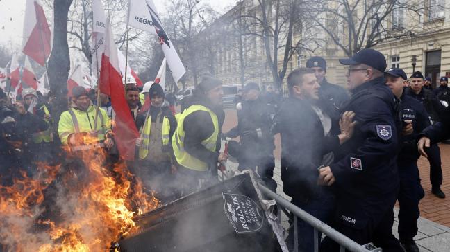 Poolse boeren protesteren al wekenlang tegen de invoer van goedkoper Oekraïens graan. Die zou volgens de boeren de lokale markt verstoren.