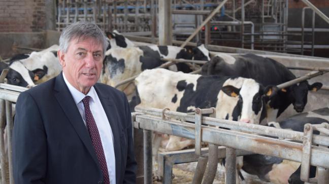 Tijdens een boerderijbezoek in Essen herhaalde Jan Jambon dat de Vlaamse regering tegen de natuurherstelwet gekant is.