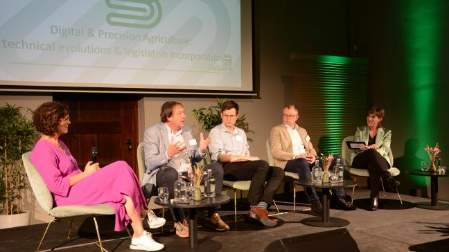 In een debat gingen panelleden Els Paesmans (Globachem), Geert Haesaert (UGent), Bram Van Hecke (cd&v) en Olivier Guelton (FOD Volksgezondheid) in op de weg naar verdere verduurzaming.