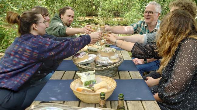 De karrenmaaltijd is een ideale formule voor wie deze zomer in alle rust wil genieten van lokaal lekker eten op een unieke locatie.