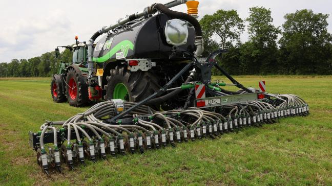 Hondengang wordt op deze mesttank gerealiseerd door de achteras te sturen.