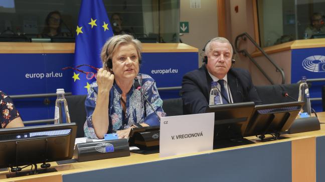 Veronika Vrecionová is de nieuwe voorzitter van de Commissie Landbouw in het Europees Parlement. Naast haar zit de Roemeen Daniel Buda, een van de nieuwe vicevoorzitters.