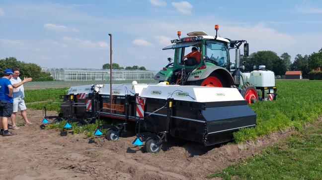 De Ecorobotix van Ingro toonde zijn kunnen in uien en wortelen.