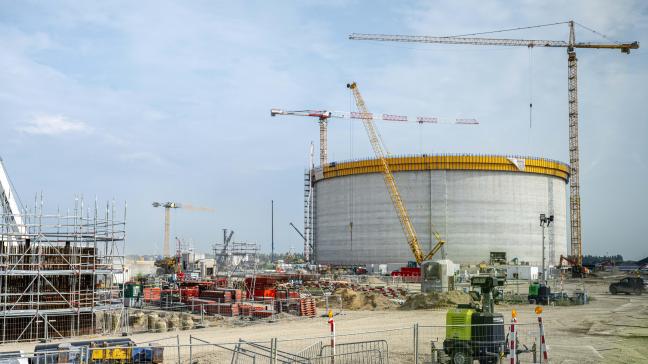 De nieuwe ethaankraker van Ineos in de haven van Antwerpen is momenteel volop in opbouw.