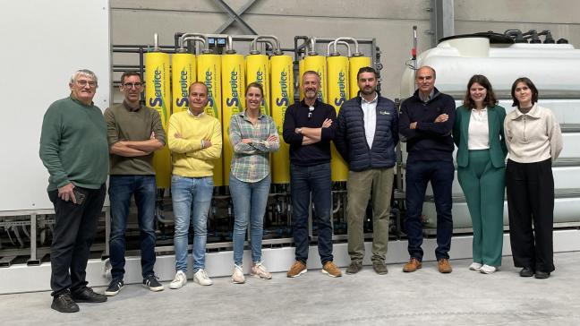 De Ivan Tolpe Prijs werd officieel gelanceerd bij de familie Vroman in Meulebeke, in aanwezigheid van Bart Naeyaert, West-Vlaams gedeputeerde voor Landbouw (centraal op de foto).